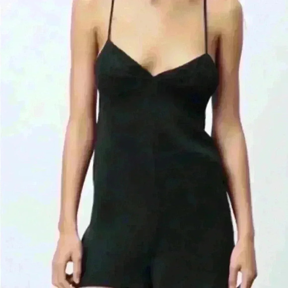 Zara Black Spaghetti Tie Strap Shorts Romper V-neck Jumpsuit Silky Velvet size L - Picture 7 of 10